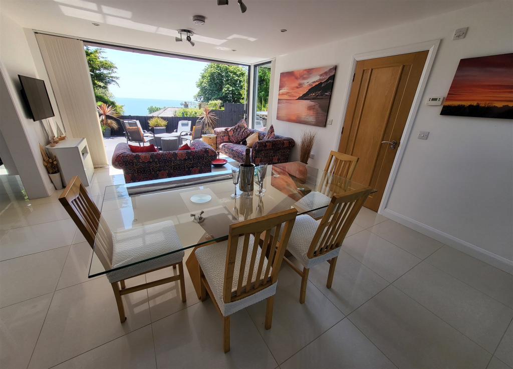 Dining Area***