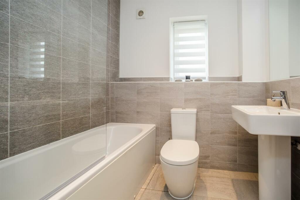 bathroom 2.jpg