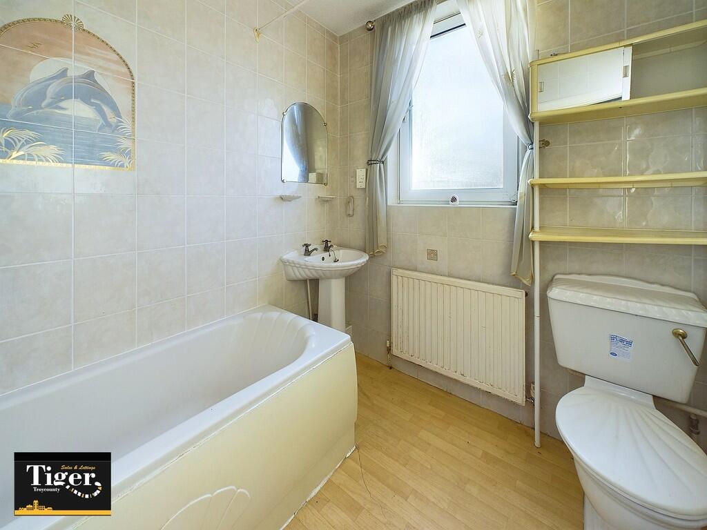 CAM02176G0-PR0466...