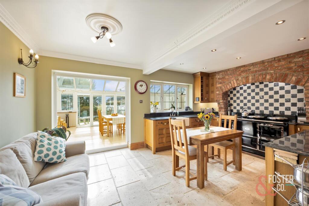 Whitethorn Drive, 9-020.jpg