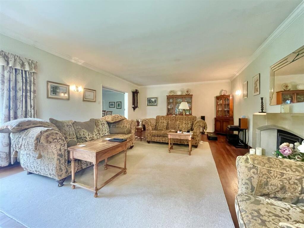 Living Room 6.jpg