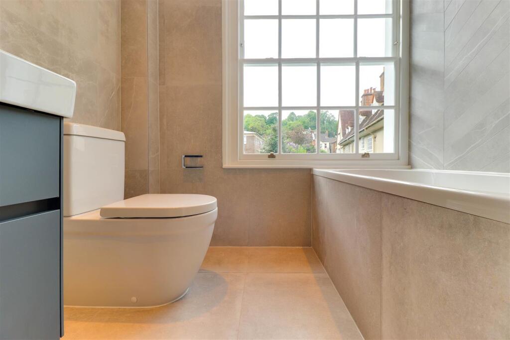 48. Bathroom 1.3.jpg