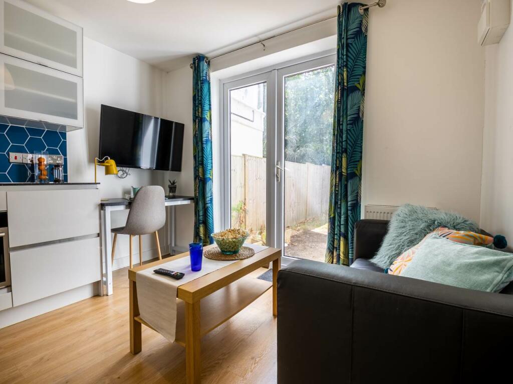 Apt_3_1_WoodlandWay_