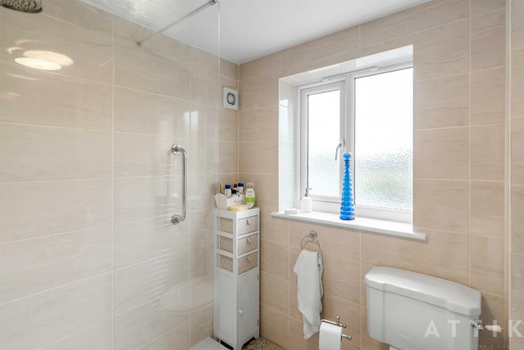 102 Dukes Drive Halesworth IP19 8DR (9).jpg
