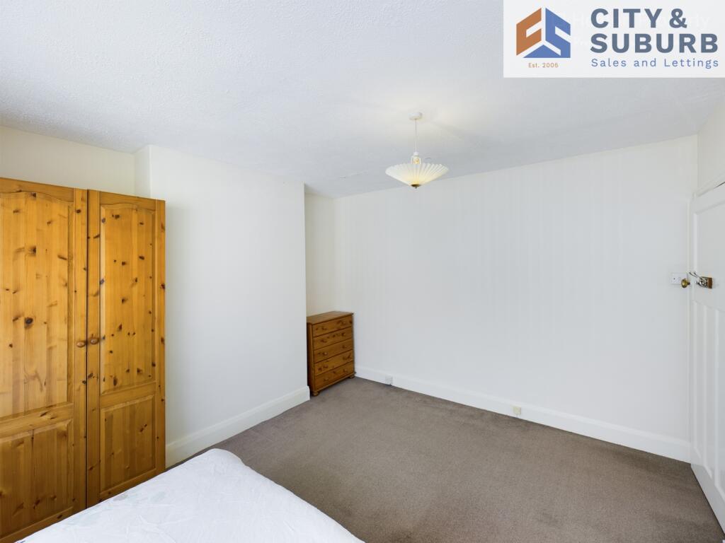 RKT92 Bedroom 1 (4)