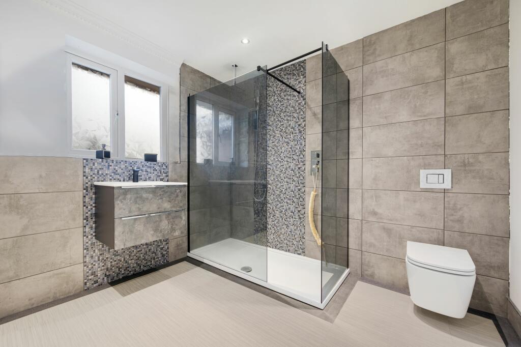 Annexe Shower Room