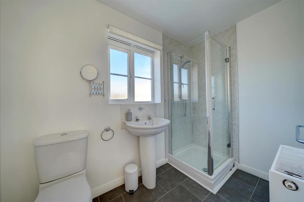 4 Mondrian Close (7).jpg