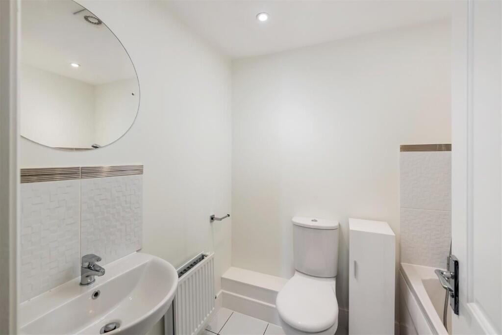 Family Bathroom 