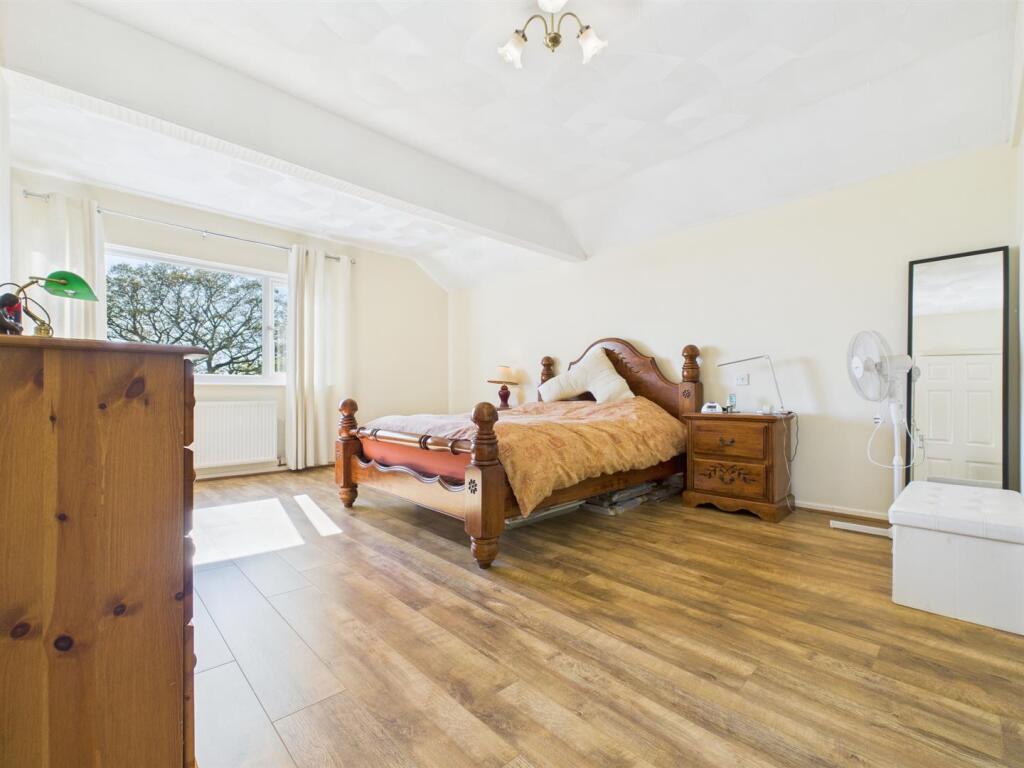 PRINCIPAL BEDROOM SUITE