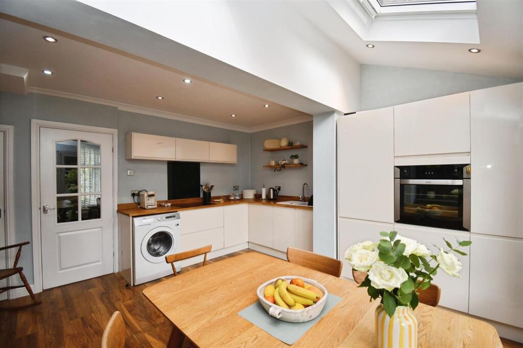 Kitchen / dining room