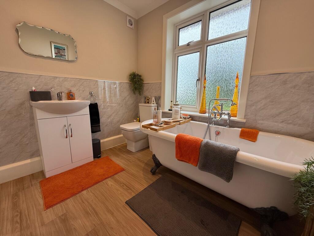 Bathroom Aspect 2