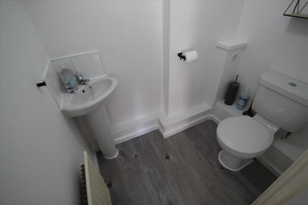 GROUND FLOOR W.C