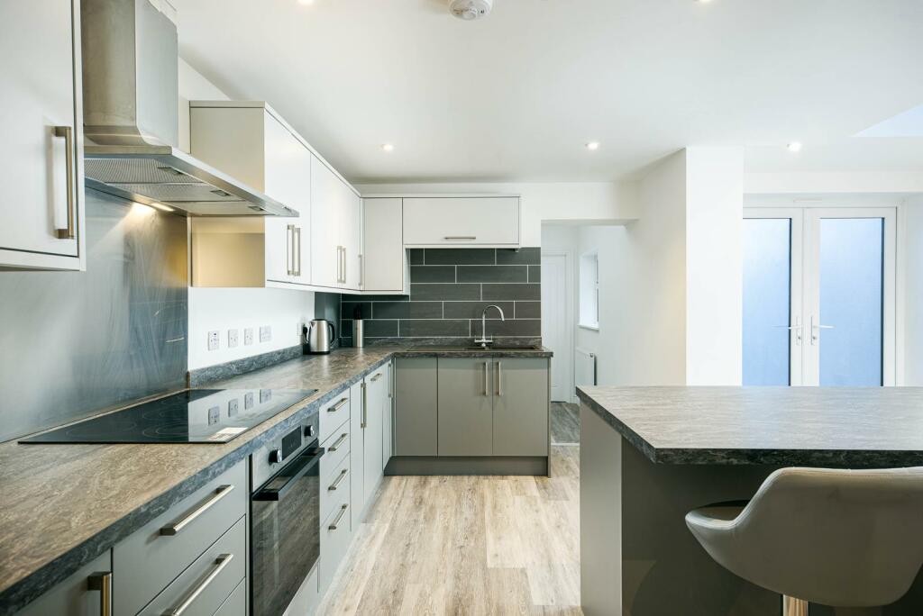 Kitchen_2.jpg