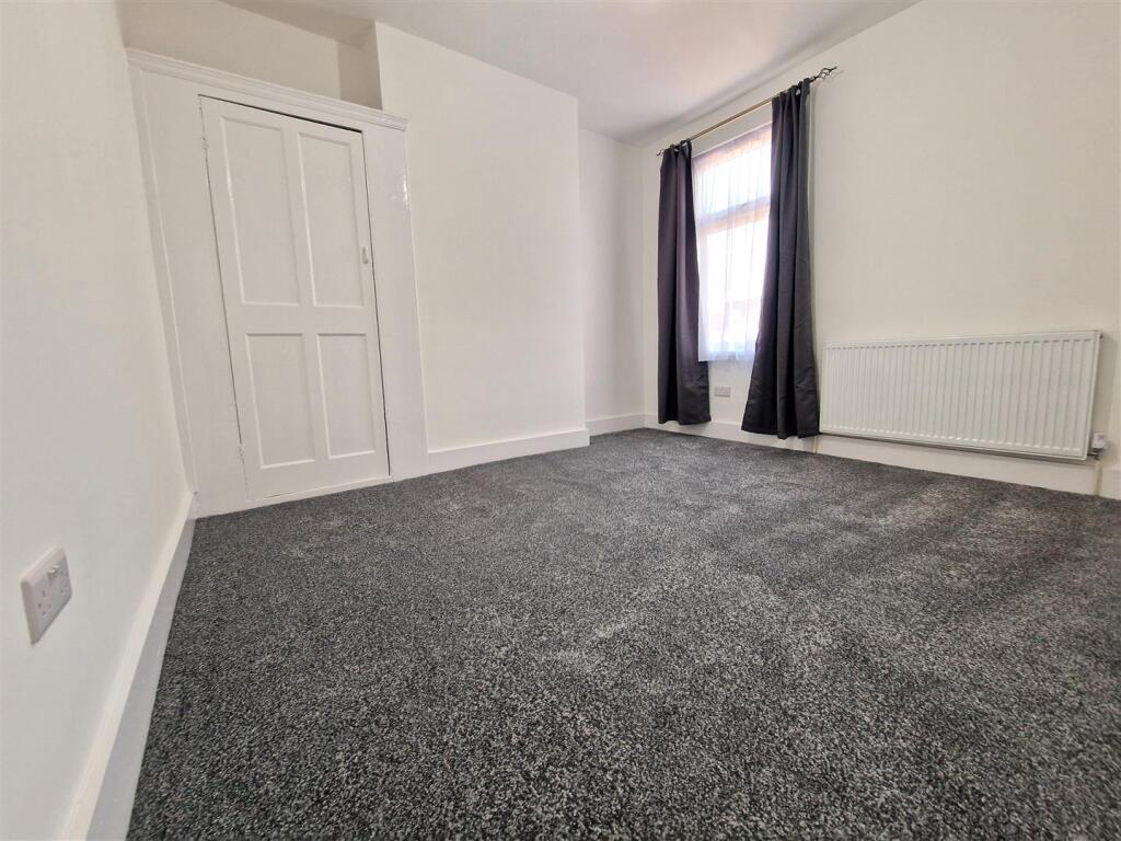 Bedroom 1.jpg