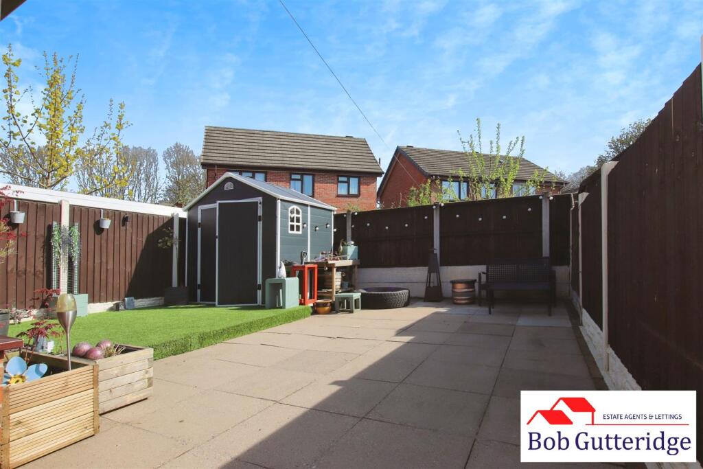 ENCLOSED REAR GARDEN