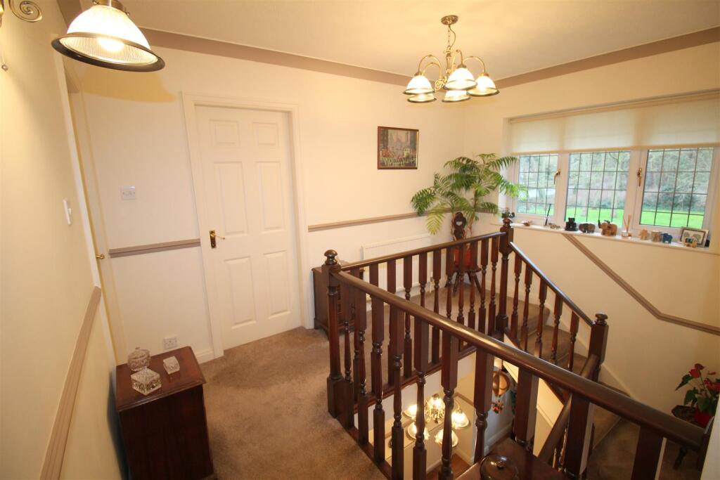 Westwood Mews, 2, landing.JPG