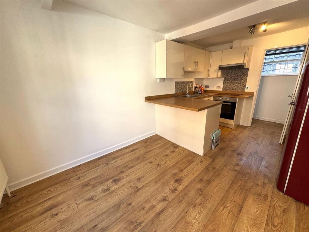 KITCHEN LOUNGE.jpg