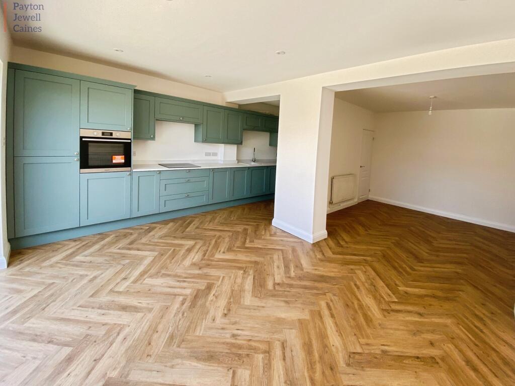 L-shaped kitchen / diner