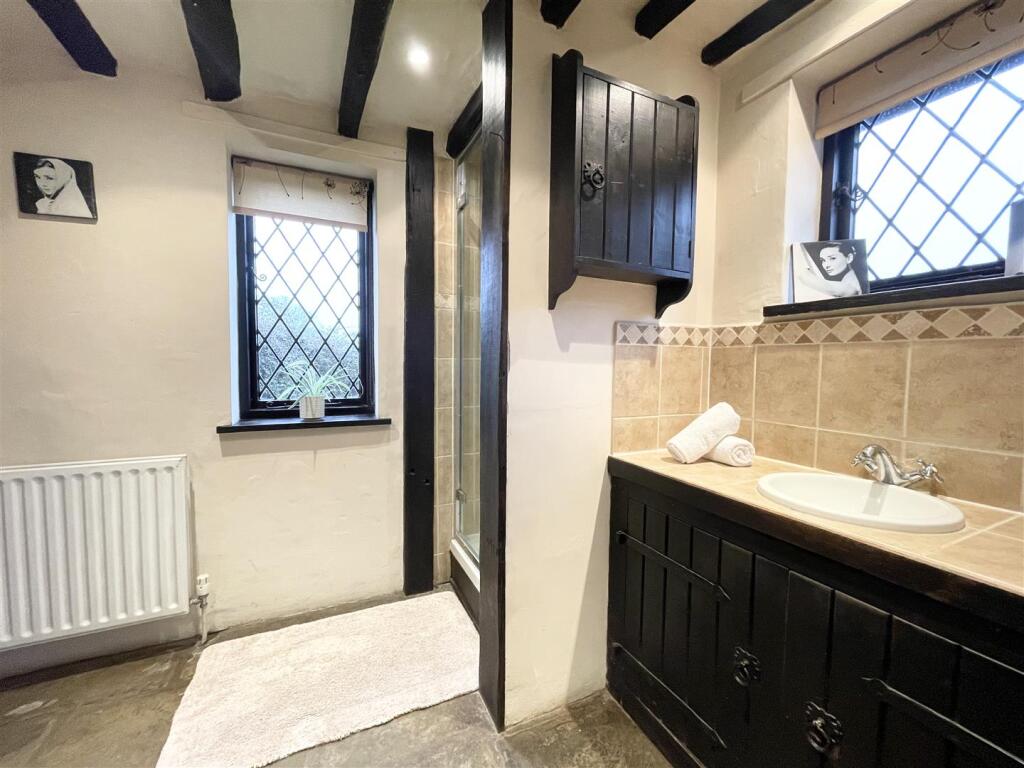 SHOWER ROOM