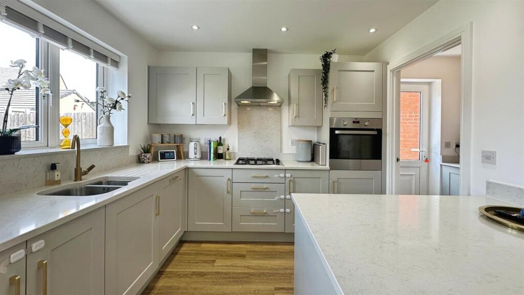 c764ae55--42D3-857F-11546409456E-15878-00000574AAA