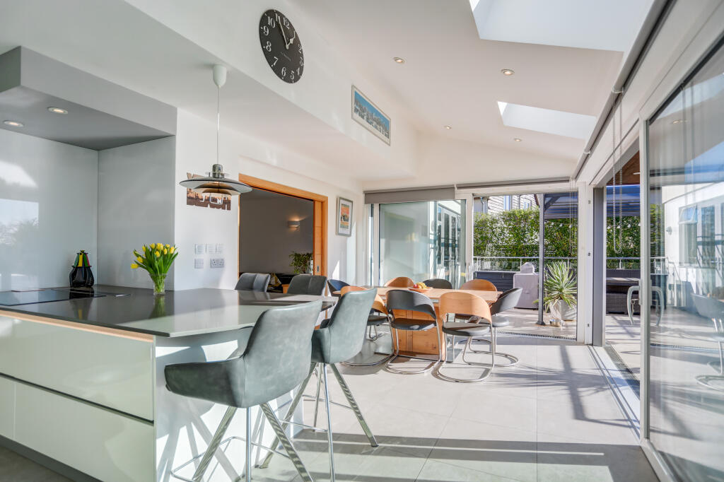 kitchendiningroom