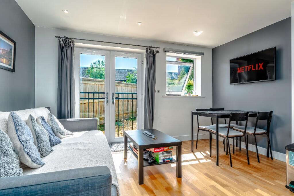 Bright and spacious 2 bedroom apartment in Ludgershall, SP11 