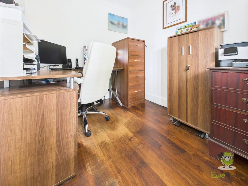 CAM01543G0-PR0141-STILL001