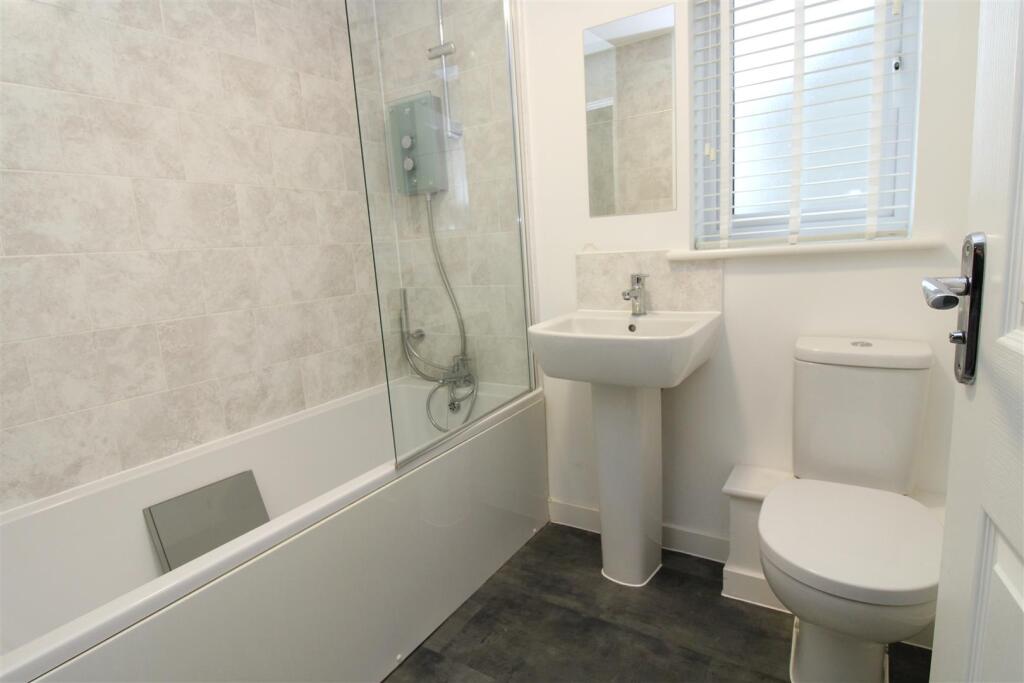 Family Bathroom.JPG
