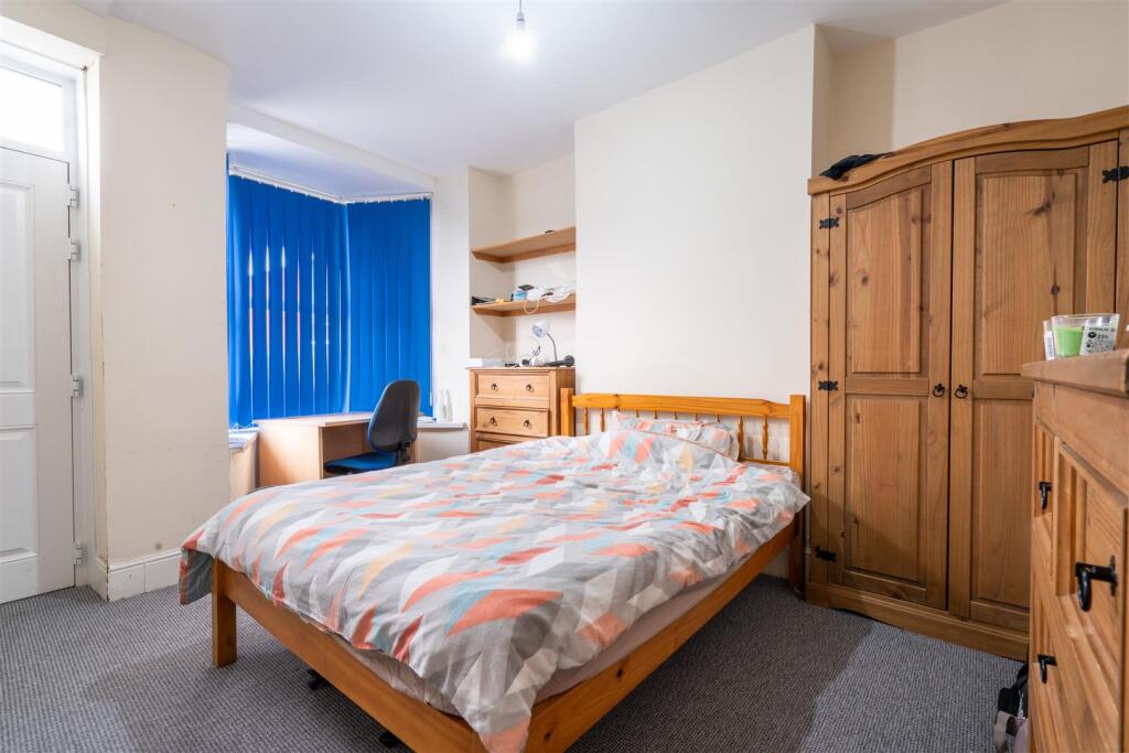 Bedroom 1_.jpg