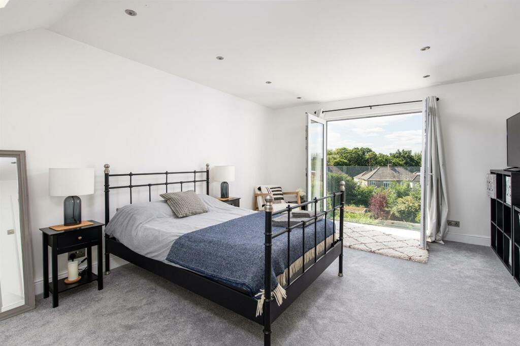 Bedroom1_2.jpg