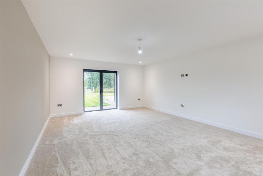 8665193-interior03.jpg