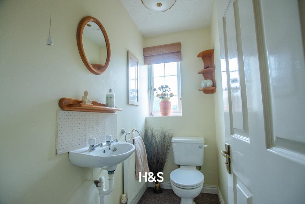 7 Boningale - WC.jpg