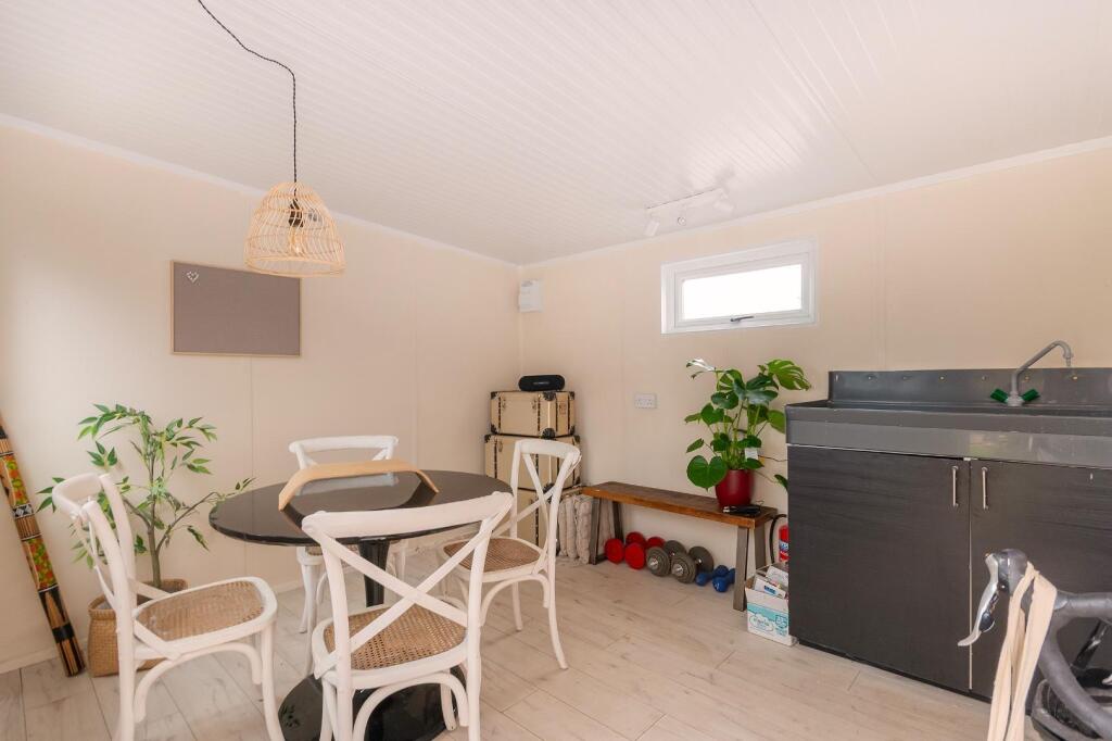 0C2RBN - Garden Room B.jpg