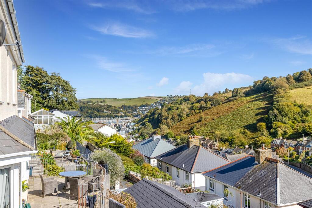 A06 - 9 Broad Park, Dartmouth - 250924.jpg