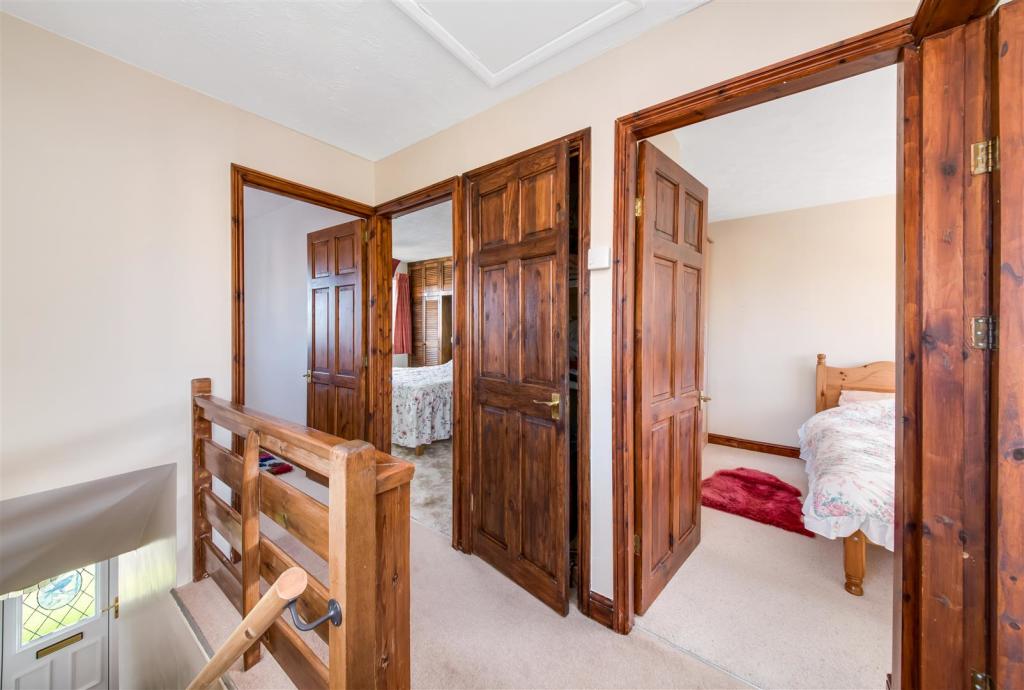 FIRST FLOOR LANDING