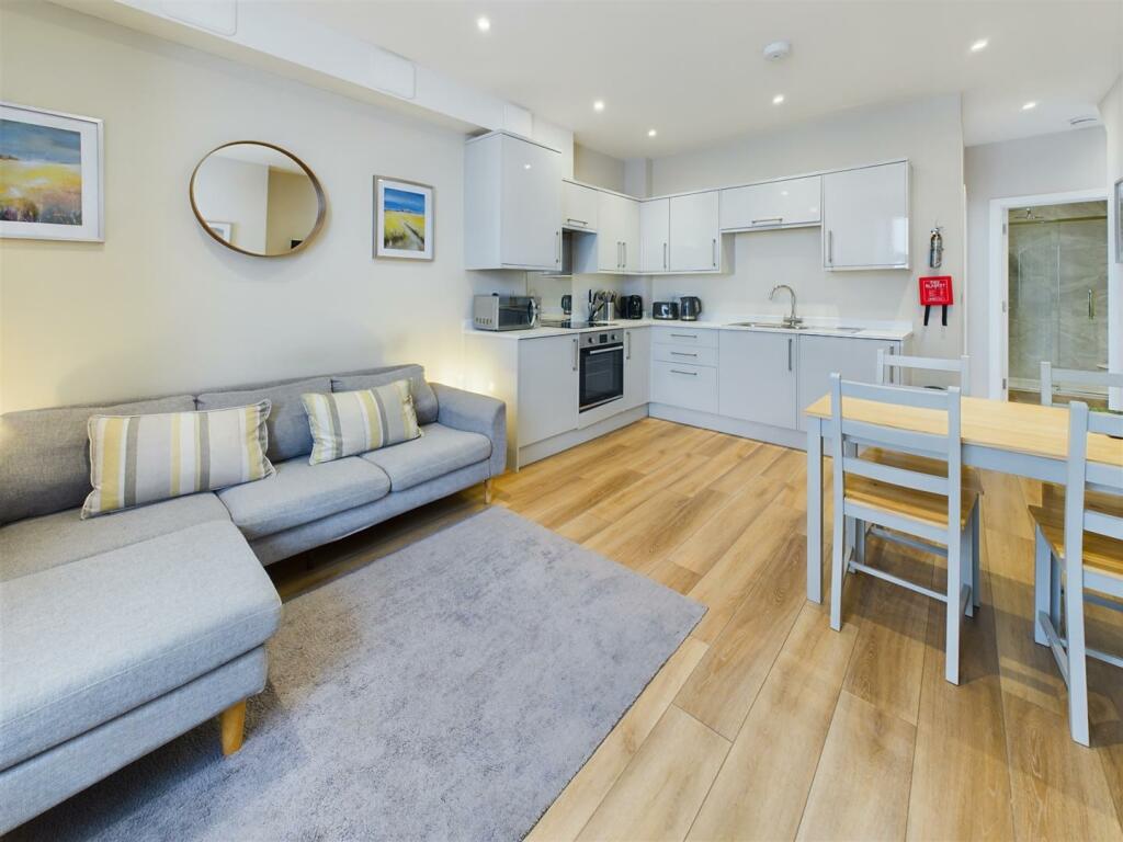 Lounge kitchen 2