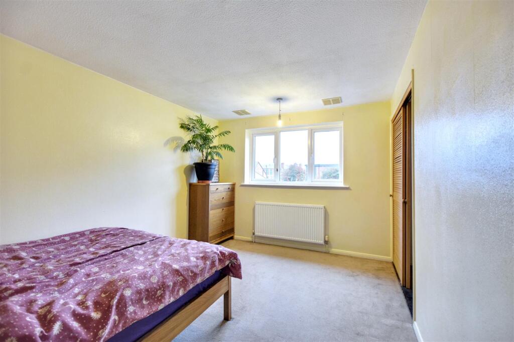 Bedroom 1_1.jpeg