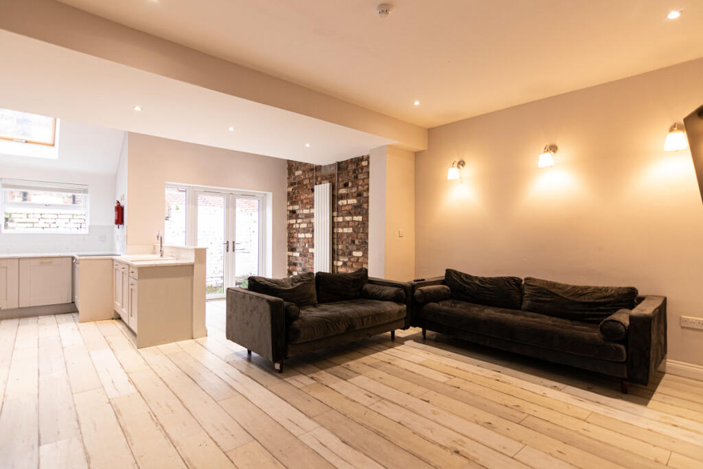 67 Woodcroft Road Living Room 3