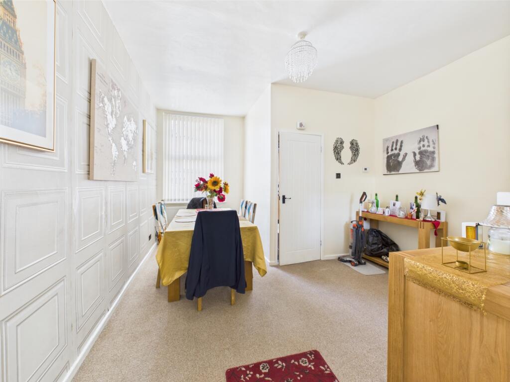 CAM03729G0-PR0045-STILL007