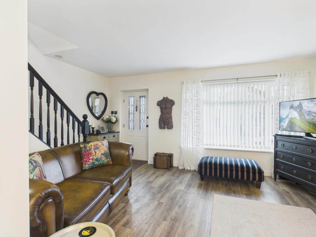 CAM03729G0-PR0197-STILL011