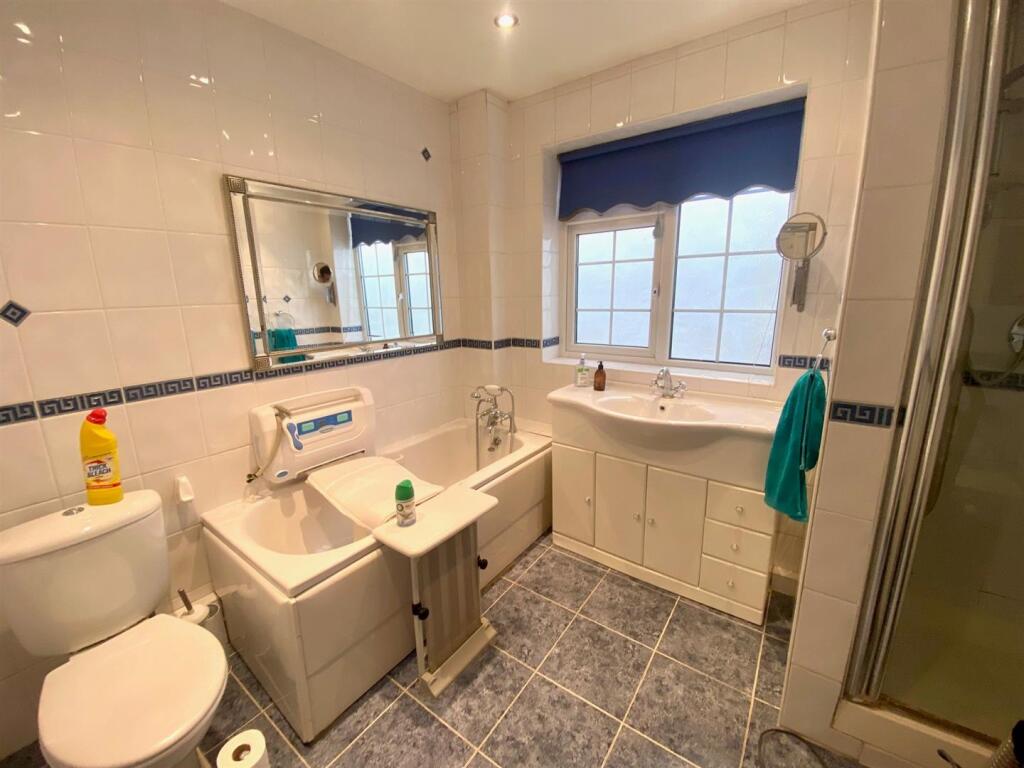 Bathroom.jpg