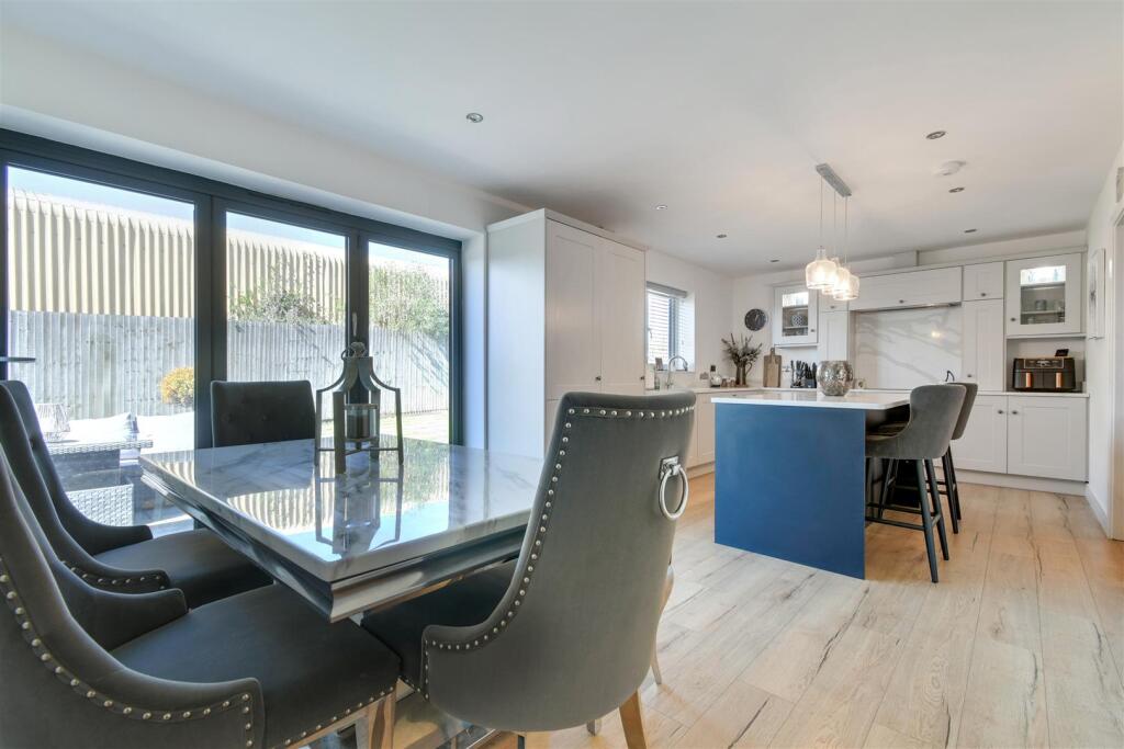 Kitchen diner