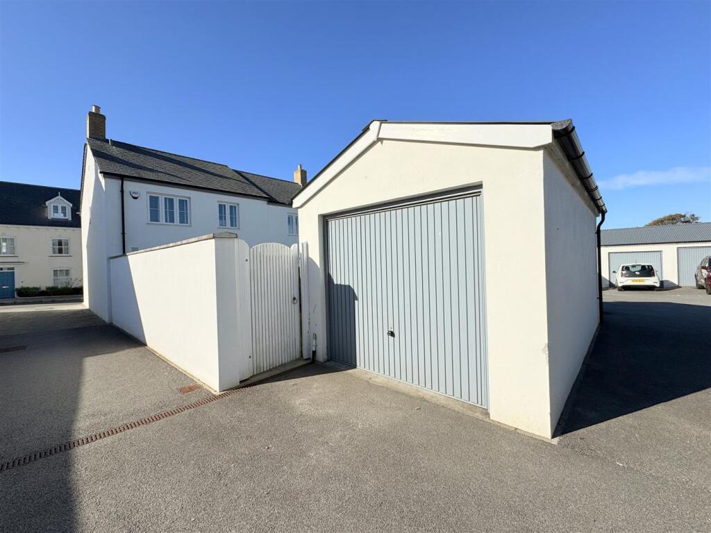 Garage/Parking