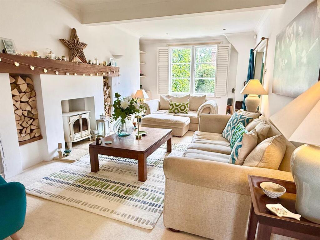 Living room 3.jpg