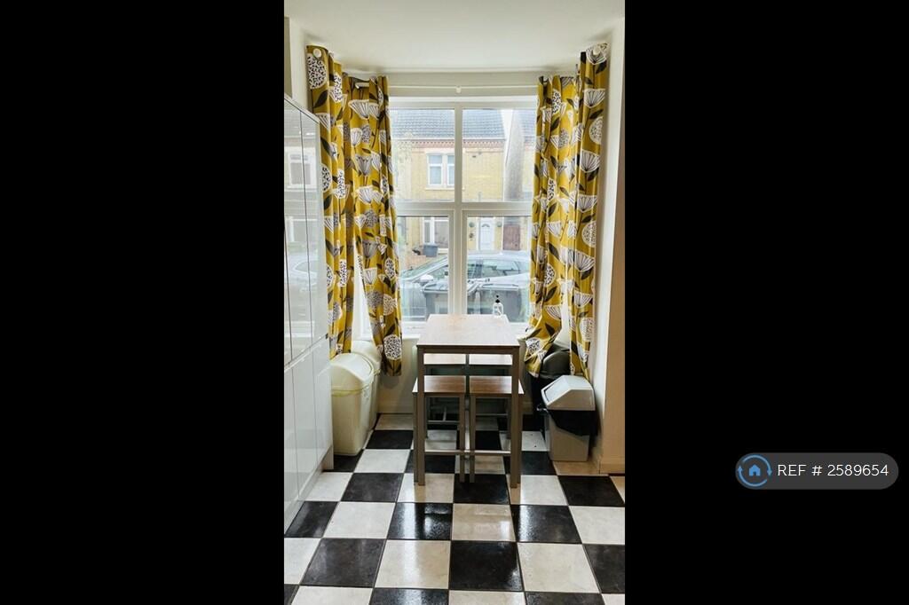 Shared Kitchen/Breakfast Room