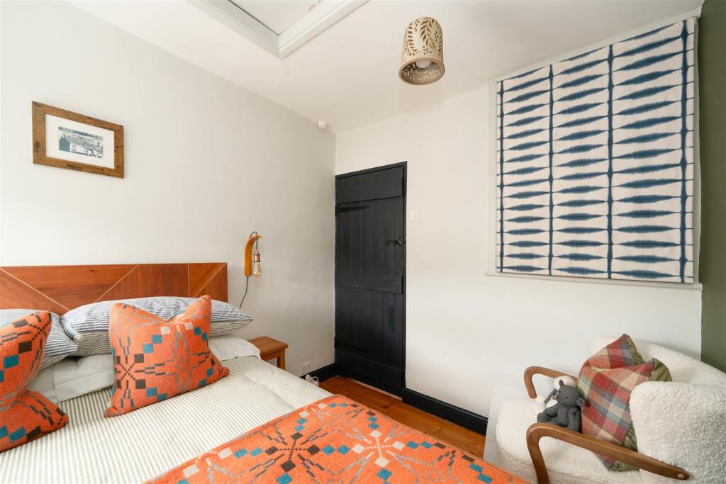 Bedroom1-3.jpg