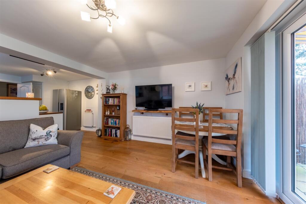 6 Gowy Court-008.jpg