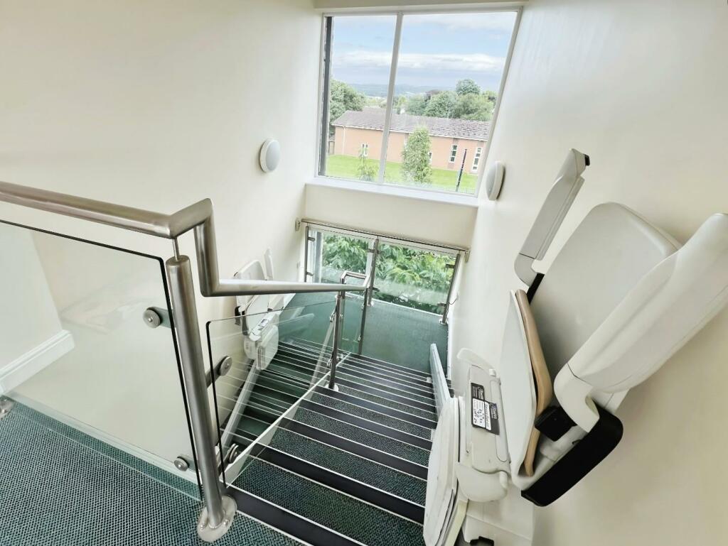 9d9e75d9-stairs.jpg