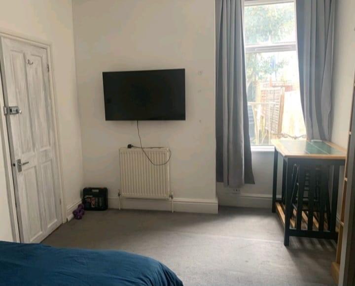 bed1.jpg