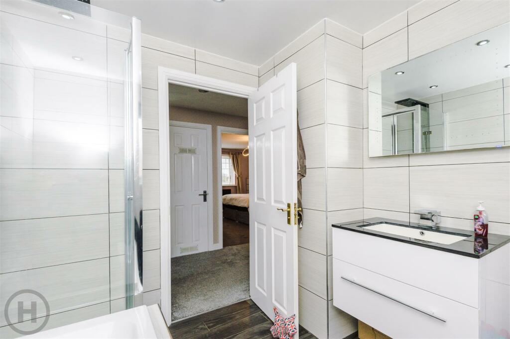 Bathroom (3).jpg